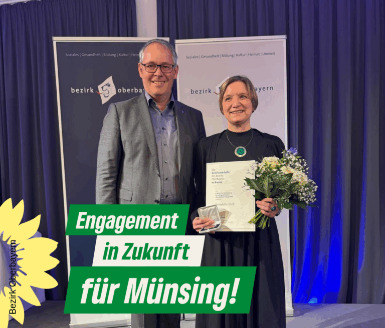 Bernadette Felsch erhält die Bezirksmedaille für ihr herausragendes ehrenamtliches Engagement